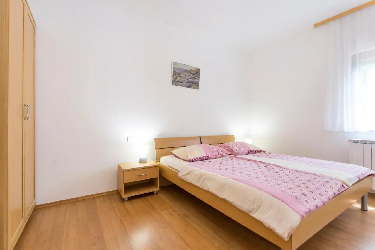Apartments Sveta Marina 라빈