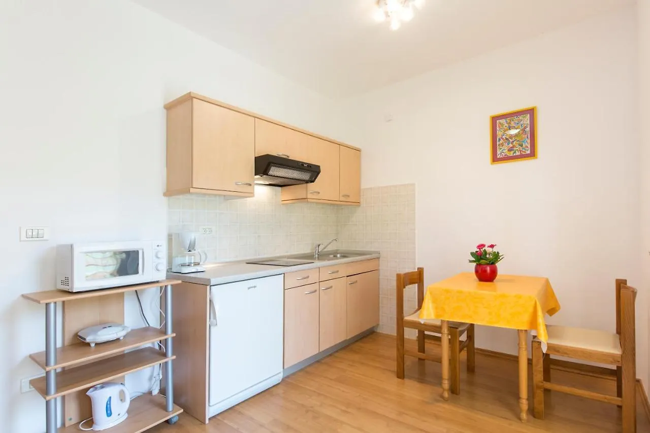 Apartments Sveta Marina 라빈